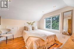 4th bedroom (Upstairs)Pot light - 