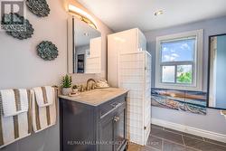 4pc Bath Upstairs + Laundry Upstairs - 