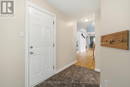 Direct access to the garage - 800 Long Point Circle, Ottawa, ON 