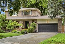 245 APPLEVALE COURT  Burlington (Shoreacres), ON L7L 2C1