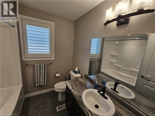 Main 4pc Bath - 98 Allandale Crescent, Simcoe, ON - Indoor Photo Showing Bathroom