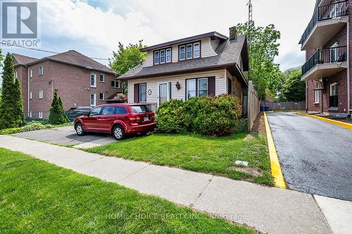 30 GRENFELL STREET  Oshawa, ON L1J 4V8