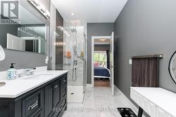 Beautiful walk in shower in ensuite - 