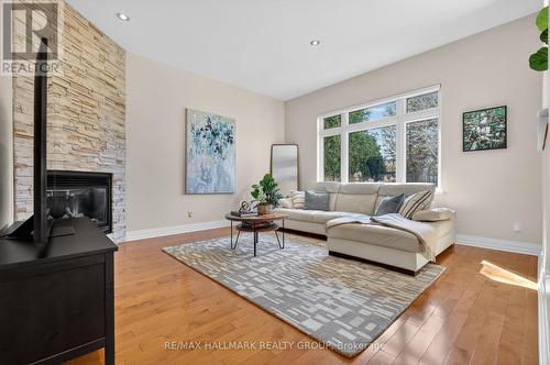 Warm and inviting sunken family room - 1934 Lenester Avenue, Ottawa, ON 