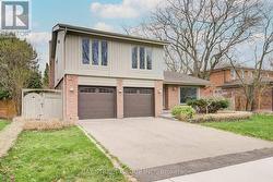 17 BRAMBLE DRIVE Toronto, ON M3B 2E9
