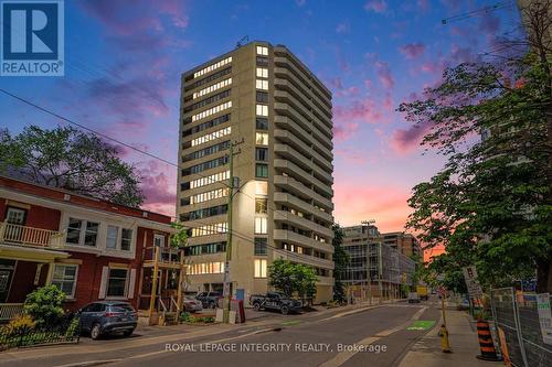 102 - 200 BAY STREET S  Ottawa, ON K1R 7W8