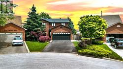 2135 CHRISDON ROAD  Burlington (Headon), ON L7M 3S4