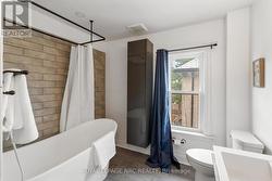 Spa-like bathroom - 