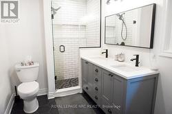 Master 5 pc ensuite/double vanity - 