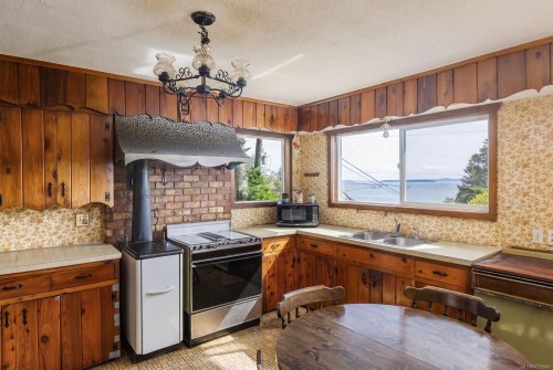 4950 Lochside Dr, Saanich, BC 