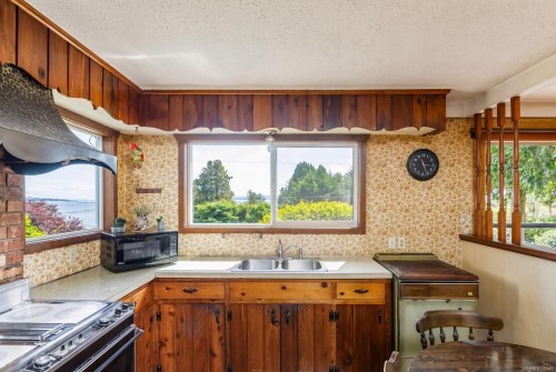 4950 Lochside Dr, Saanich, BC 