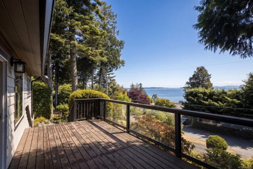 4950 Lochside Dr, Saanich, BC 