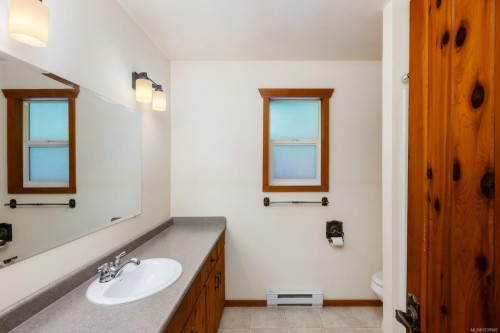 4950 Lochside Dr, Saanich, BC 