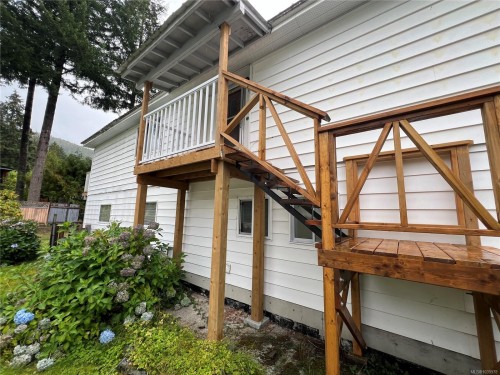 406 Matchlee Dr, Gold River, BC 