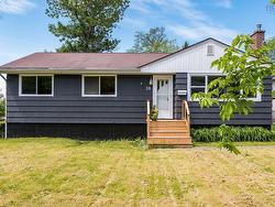 38 Anderson Street  Woodlawn, NS B2W 2V1