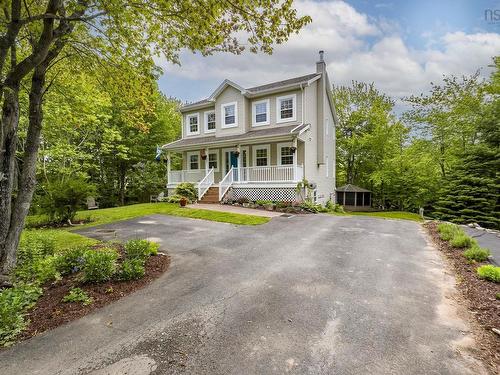 88 Lochmoor Lane  Dartmouth, NS B2W 6C8