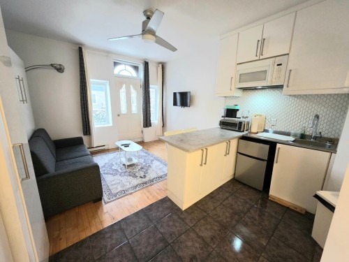 10-4908 Rue Ste-Catherine E.  Montréal (Mercier/Hochelaga-Maisonneuve), QC H1V 1Z8