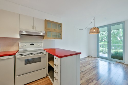 Kitchen - 307-520 Place Juge-Desnoyers, Laval (Pont-Viau), QC 