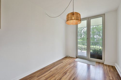 Dinette - 307-520 Place Juge-Desnoyers, Laval (Pont-Viau), QC 