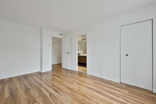 Master Bedroom - 307-520 Place Juge-Desnoyers, Laval (Pont-Viau), QC 