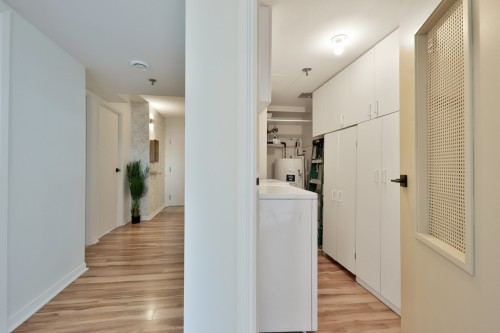 Laundry - 307-520 Place Juge-Desnoyers, Laval (Pont-Viau), QC 