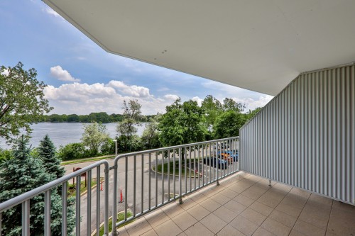 Balcony - 307-520 Place Juge-Desnoyers, Laval (Pont-Viau), QC 
