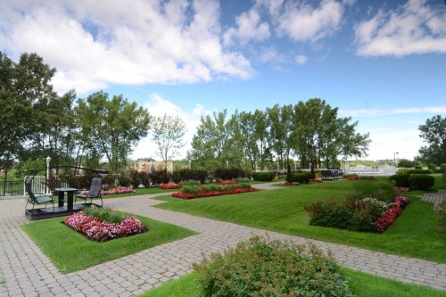 Garden - 307-520 Place Juge-Desnoyers, Laval (Pont-Viau), QC 