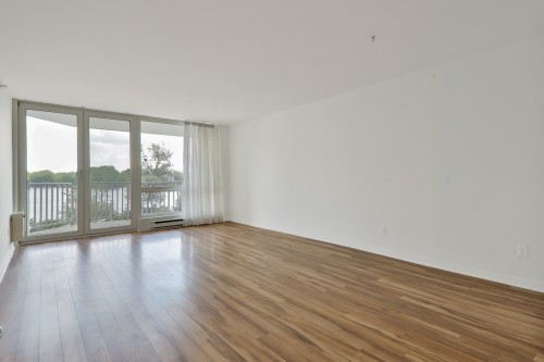 Living Room - 307-520 Place Juge-Desnoyers, Laval (Pont-Viau), QC 