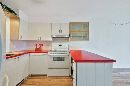 Kitchen - 307-520 Place Juge-Desnoyers, Laval (Pont-Viau), QC 
