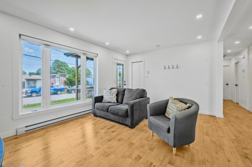 Salon - 889 Rue Lanoue, Saint-Jean-Sur-Richelieu, QC - Indoor Photo Showing Living Room