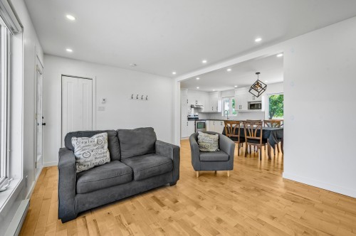 Salon - 889 Rue Lanoue, Saint-Jean-Sur-Richelieu, QC - Indoor Photo Showing Living Room