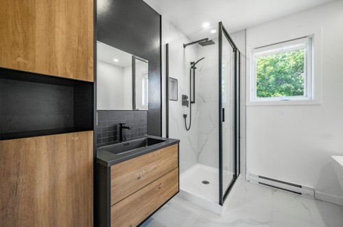 Salle de bains - 889 Rue Lanoue, Saint-Jean-Sur-Richelieu, QC - Indoor Photo Showing Bathroom