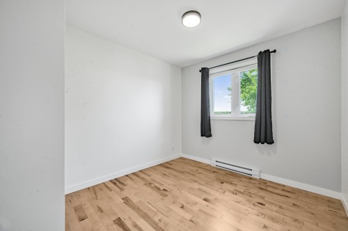 Chambre à coucher - 889 Rue Lanoue, Saint-Jean-Sur-Richelieu, QC - Indoor Photo Showing Other Room