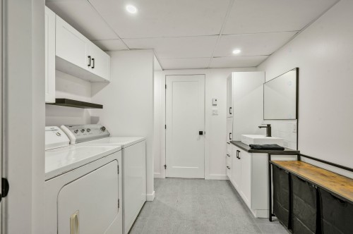Salle de bains - 889 Rue Lanoue, Saint-Jean-Sur-Richelieu, QC - Indoor Photo Showing Laundry Room