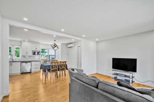 Salon - 889 Rue Lanoue, Saint-Jean-Sur-Richelieu, QC - Indoor Photo Showing Living Room