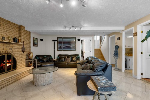 Salle familiale - 425 Rue Jean-Piaget, Laval (Vimont), QC 
