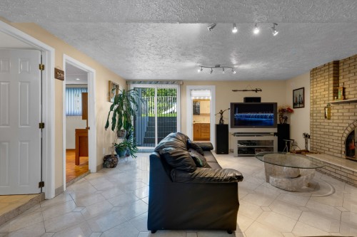 Salle familiale - 425 Rue Jean-Piaget, Laval (Vimont), QC 