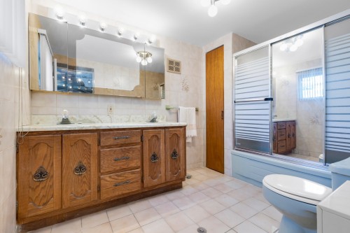 Salle de bains - 425 Rue Jean-Piaget, Laval (Vimont), QC 
