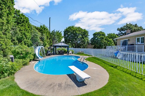 Piscine - 425 Rue Jean-Piaget, Laval (Vimont), QC 
