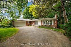 17 HI MOUNT DRIVE Toronto, ON M2K 1X3