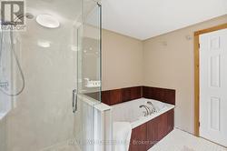 4pc bathroom w/ soaker tub - 