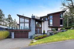 6897 McKenna Crt Central Saanich, BC V8M 1J2