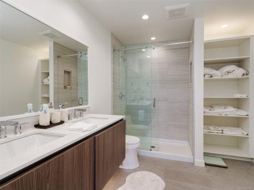 #914-2000 Hannington Rd, Langford, BC 