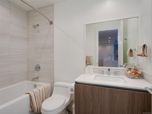 #914-2000 Hannington Rd, Langford, BC 