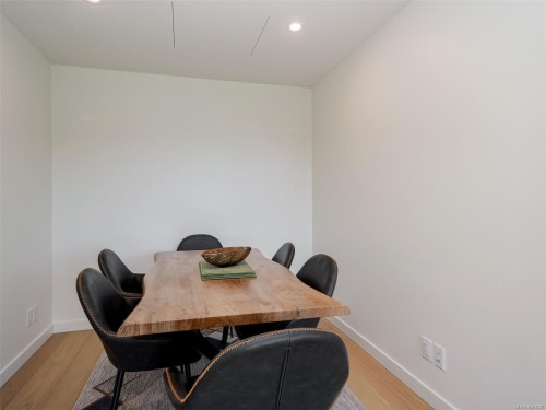 #914-2000 Hannington Rd, Langford, BC 