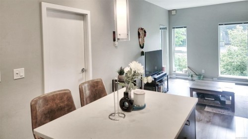 #304-767 Tyee Rd  Victoria, BC V9A 0G5