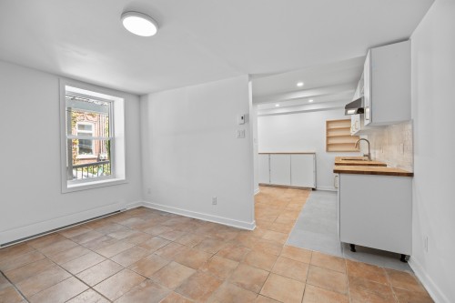 Salon - 236  - 238 Rue Champlain, Saint-Jean-Sur-Richelieu, QC - Indoor