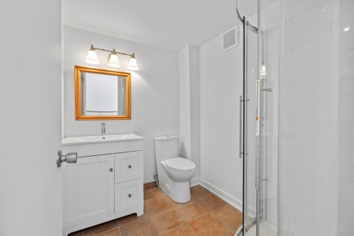 Salle de bains - 236  - 238 Rue Champlain, Saint-Jean-Sur-Richelieu, QC - Indoor Photo Showing Bathroom