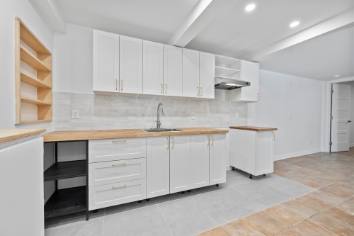 Cuisine - 236  - 238 Rue Champlain, Saint-Jean-Sur-Richelieu, QC - Indoor Photo Showing Kitchen