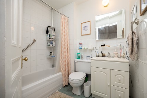 Salle de bains - 389 Av. Fairmount O., Montréal (Le Plateau-Mont-Royal), QC 